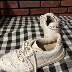 Veja Off-White Casual Sneakers